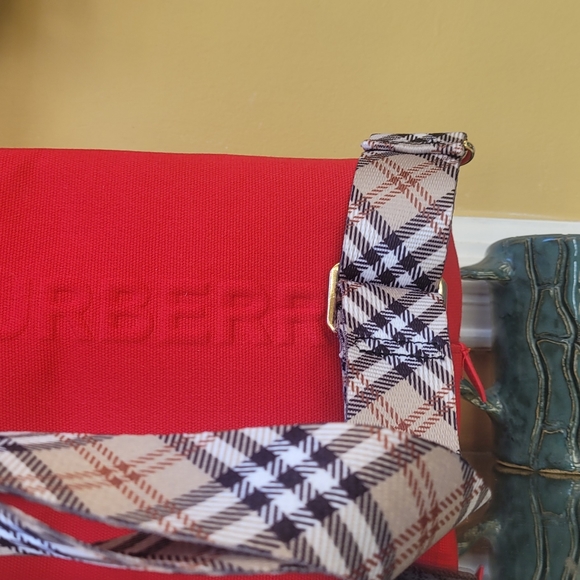Burberry Pouch converted into to shoulder bag or cross body - Picture 12 of 16
